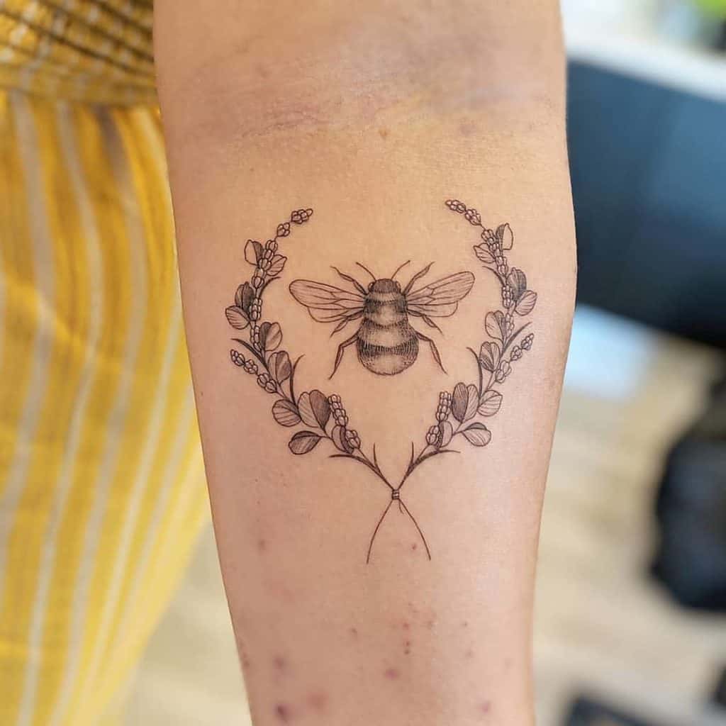 Featured image of post Queen Bee Tattoo Ideas Bees my mom i love queen bees first place the wings the bee honey bees
